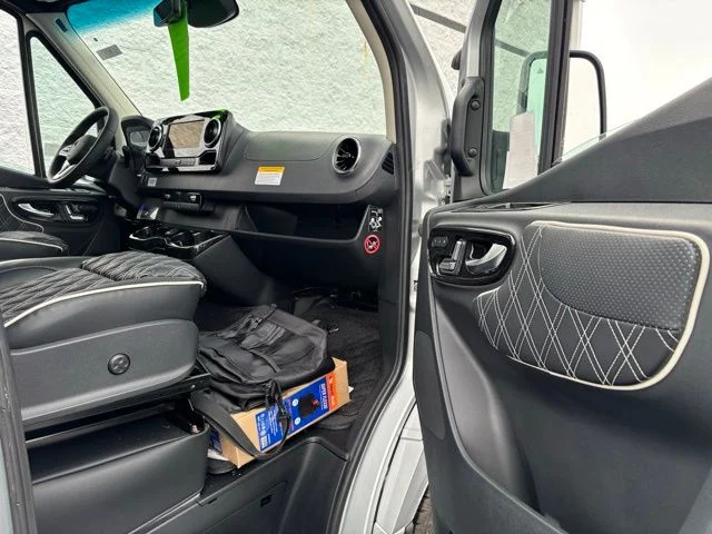 New 2026 Iridium Silver Mercedes-Benz Discovery Touring image 19