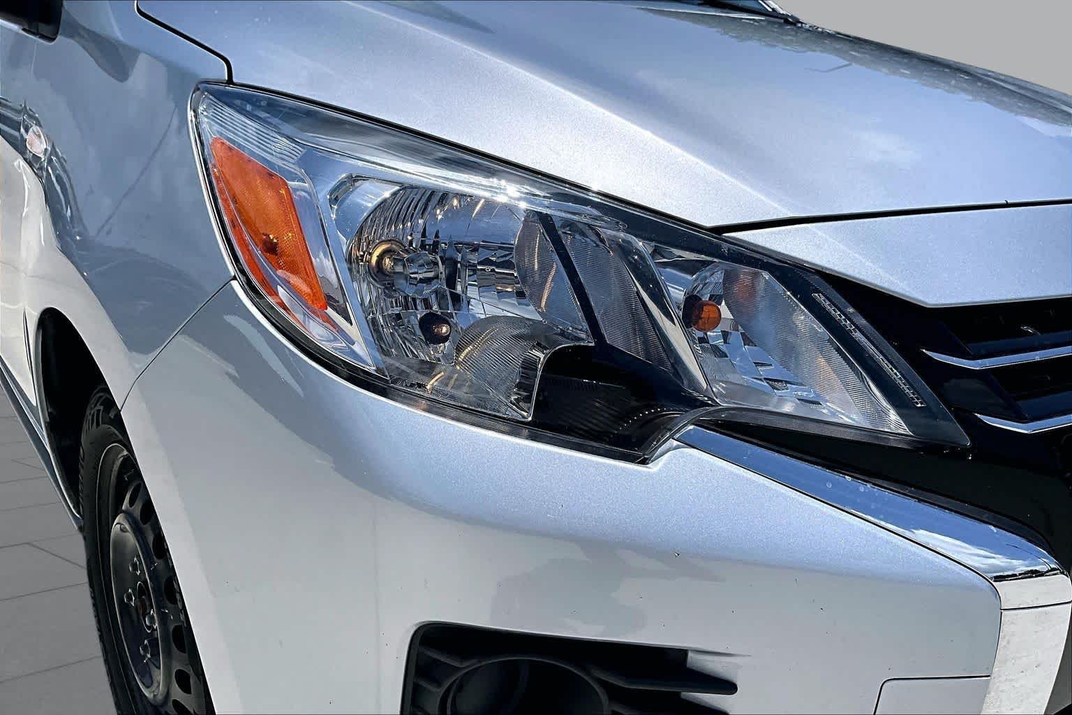 Used 2024 Starlight Silver Metallic Mitsubishi ES image 26