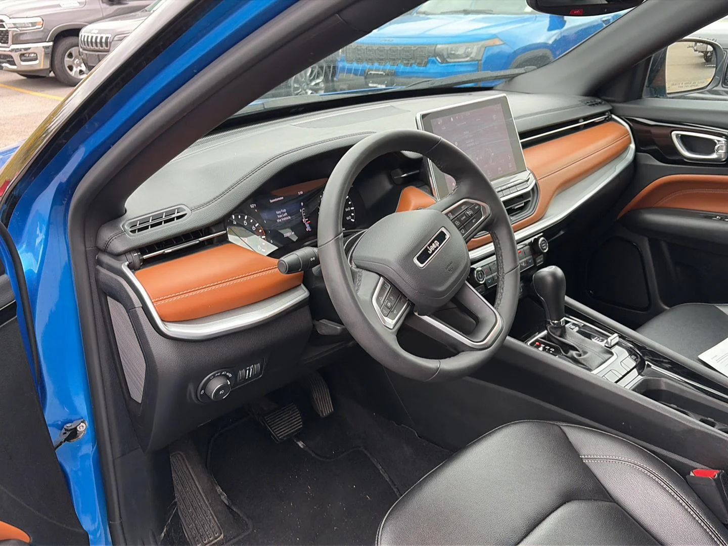 Used 2025 Hydro Blue Pearlcoat Jeep Limited image 5