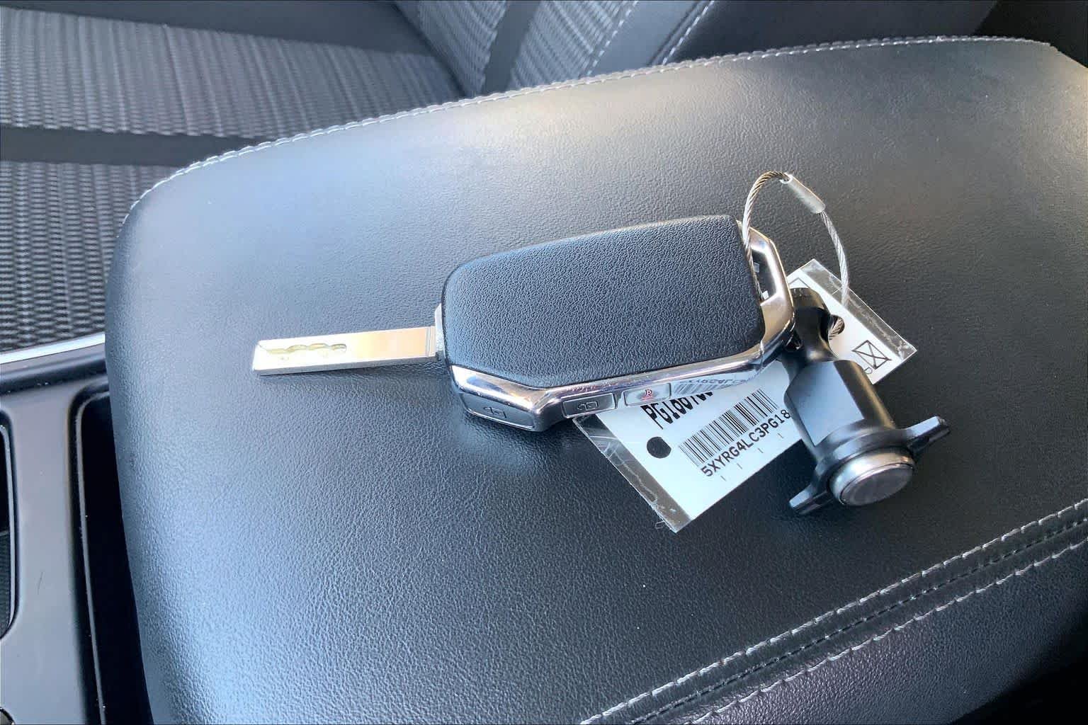 Used 2023 Glacial White Pearl Kia LX image 13