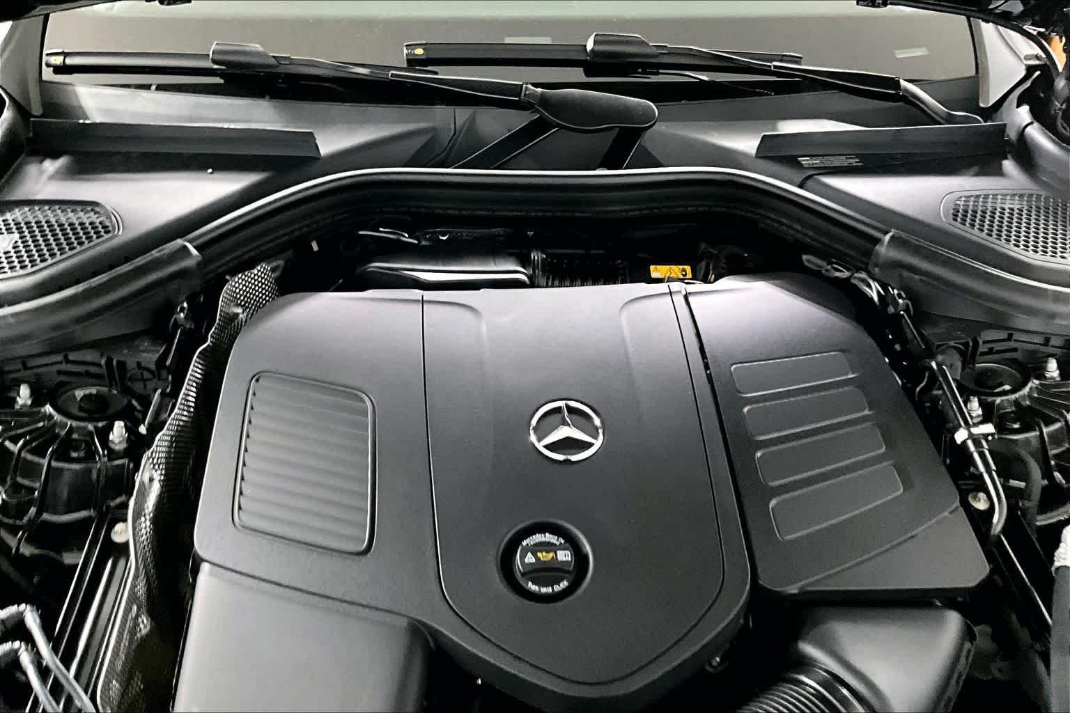 New 2027 Graphite Grey Metallic Mercedes-Benz GLC 300 image 16