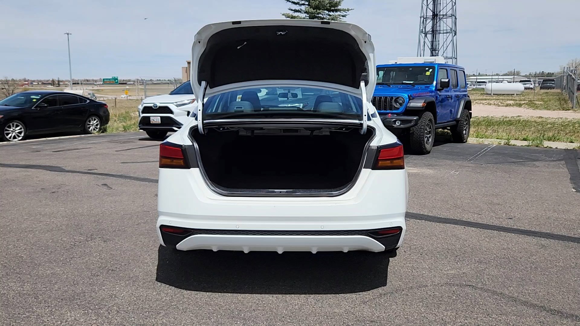 2025 Nissan Altima SV - Photo 18