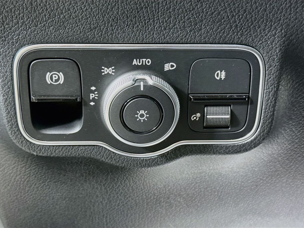 Used 2026 Black Mercedes-Benz GLA 250 image 10