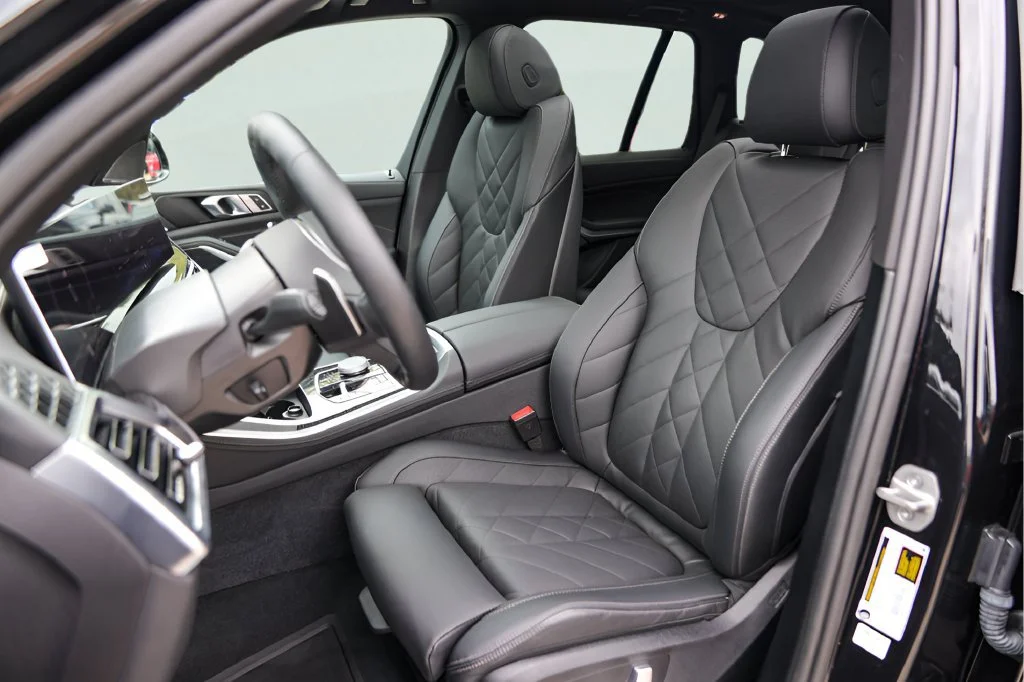 Used 2026 Black BMW sDrive40i image 9