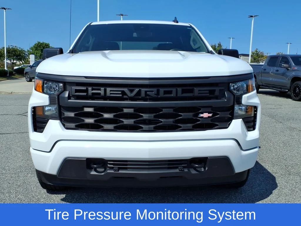 Used 2025 White Chevrolet Custom image 28
