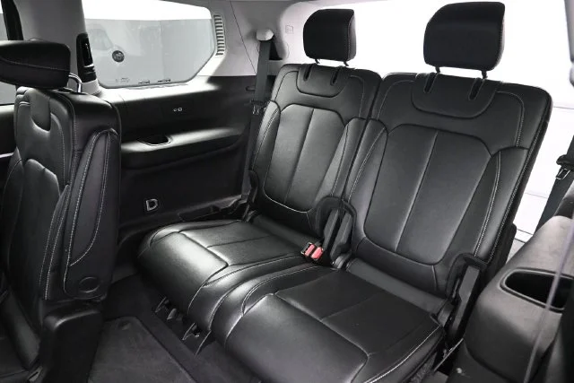 Used 2023 Silver Jeep Limited image 15