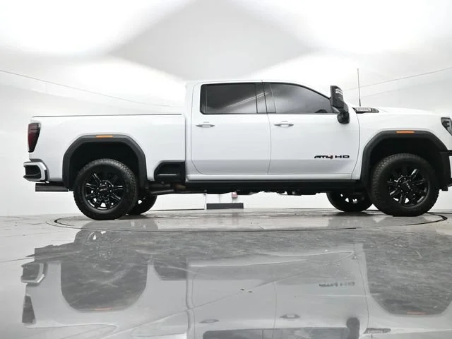 Used 2026 Summit White GMC AT4 image 31