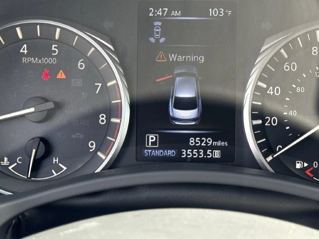 Used 2023 White INFINITI LUXE image 12