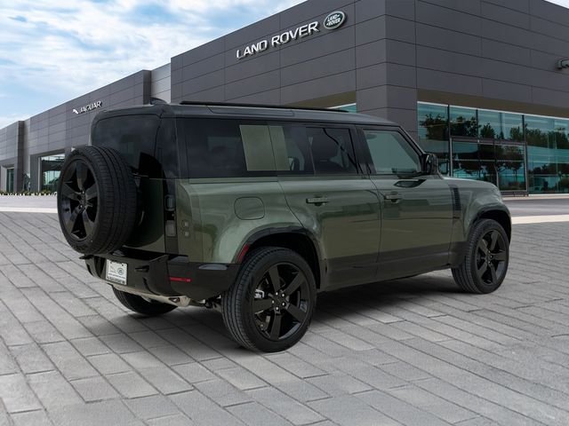 New 2026 Woolstone Green Land Rover X-Dynamic SE image 5