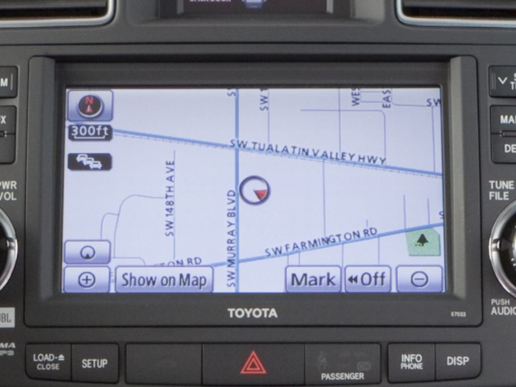 Used 2013 Classic Silver Metallic Toyota SE image 15