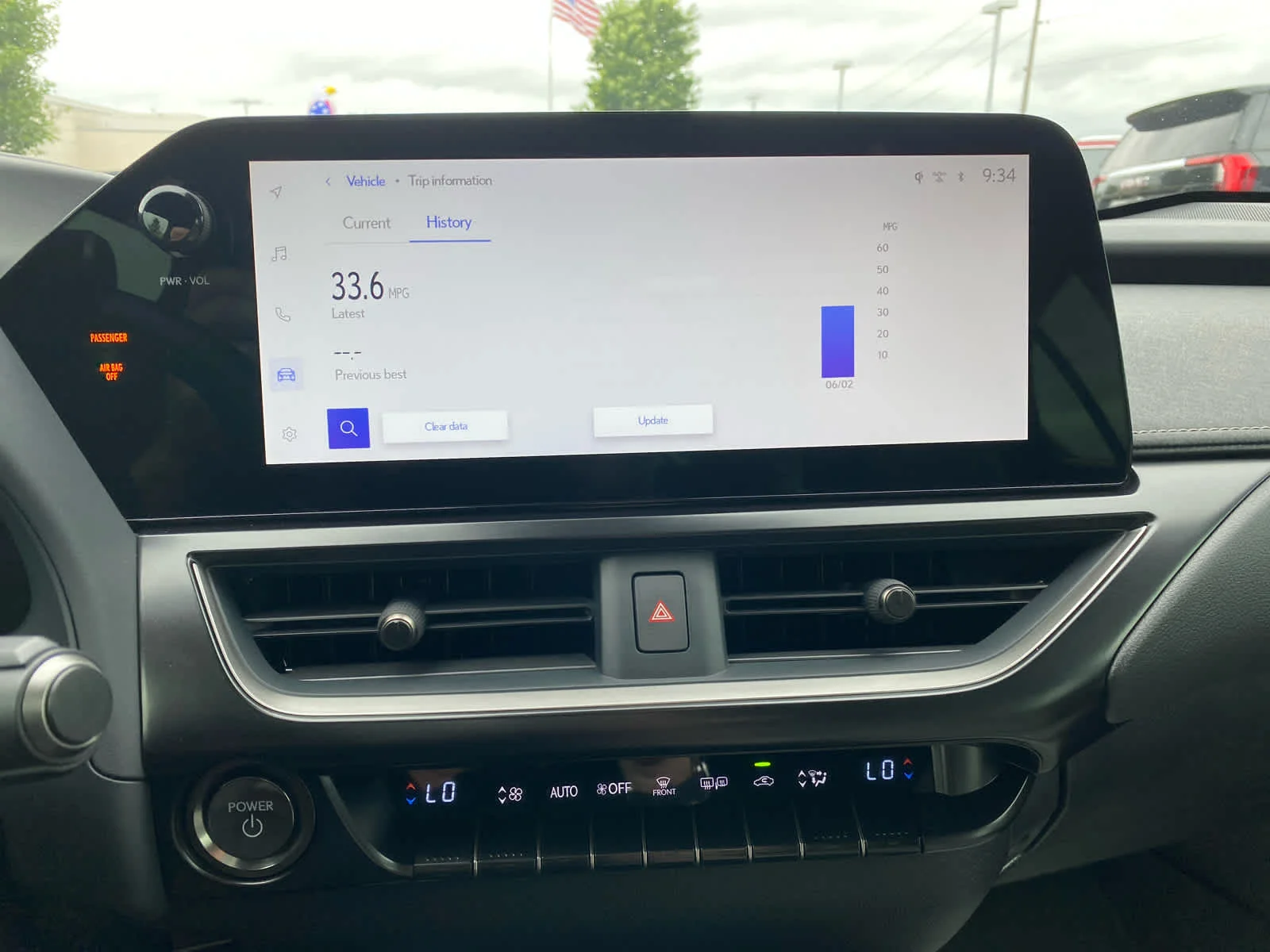Used 2025  Lexus UX 300h image 13