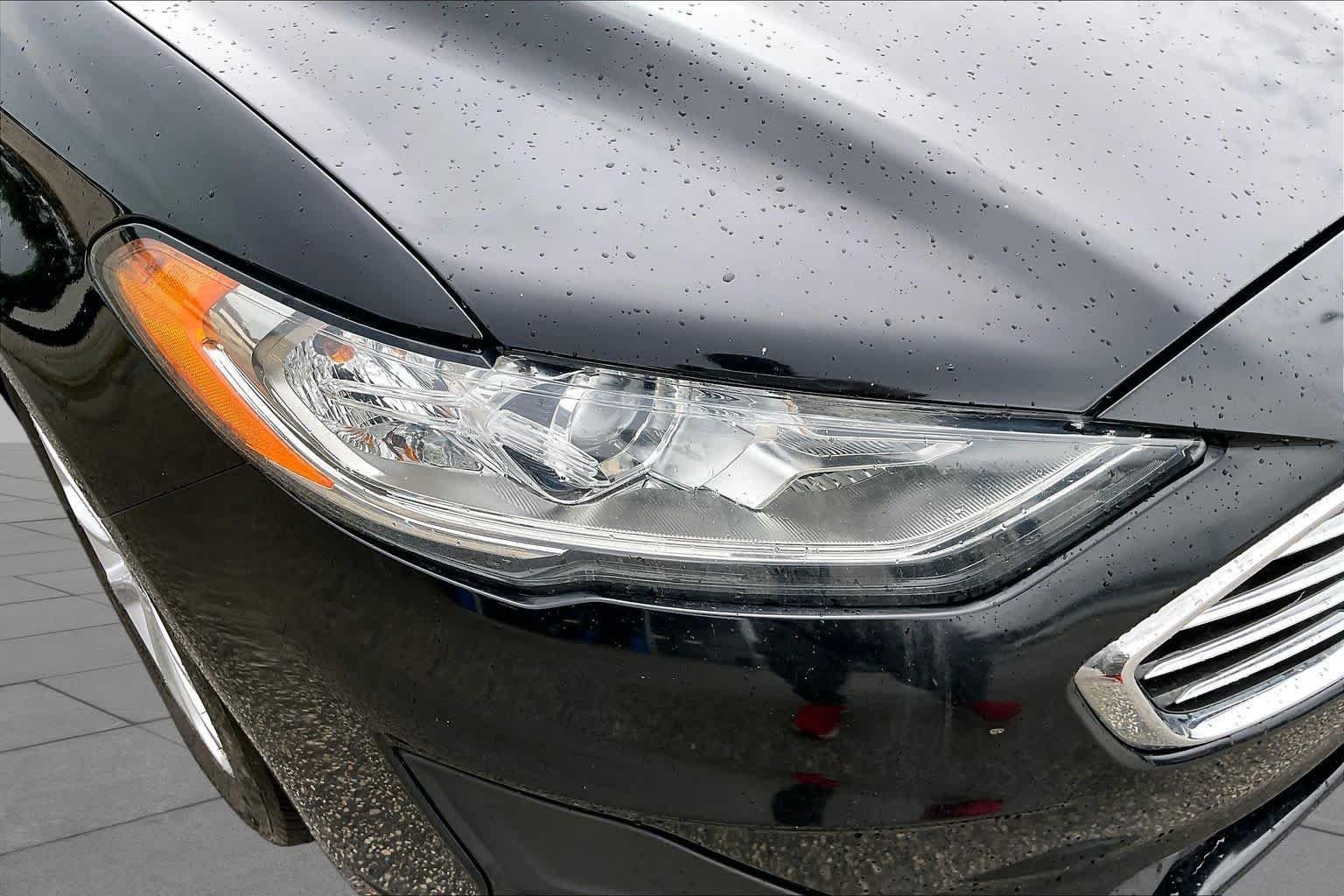 Used 2019 Agate Black Ford SE image 27