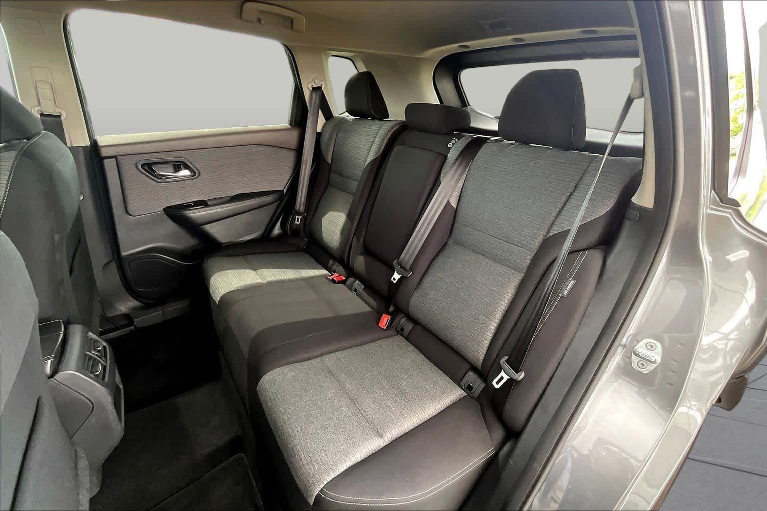Used 2021 Gun Metallic Nissan SV image 19