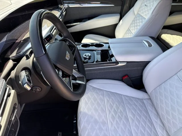 Used 2025 Green Cadillac V-Series image 21