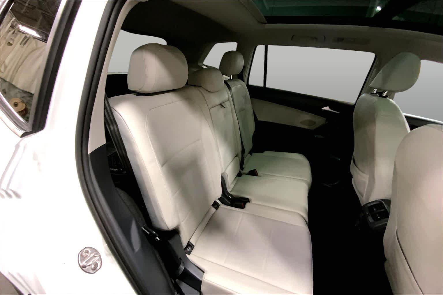 Used 2021  Volkswagen SE image 20