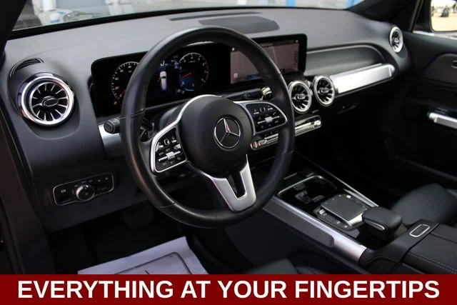 Used 2022  Mercedes-Benz GLB 250 image 2