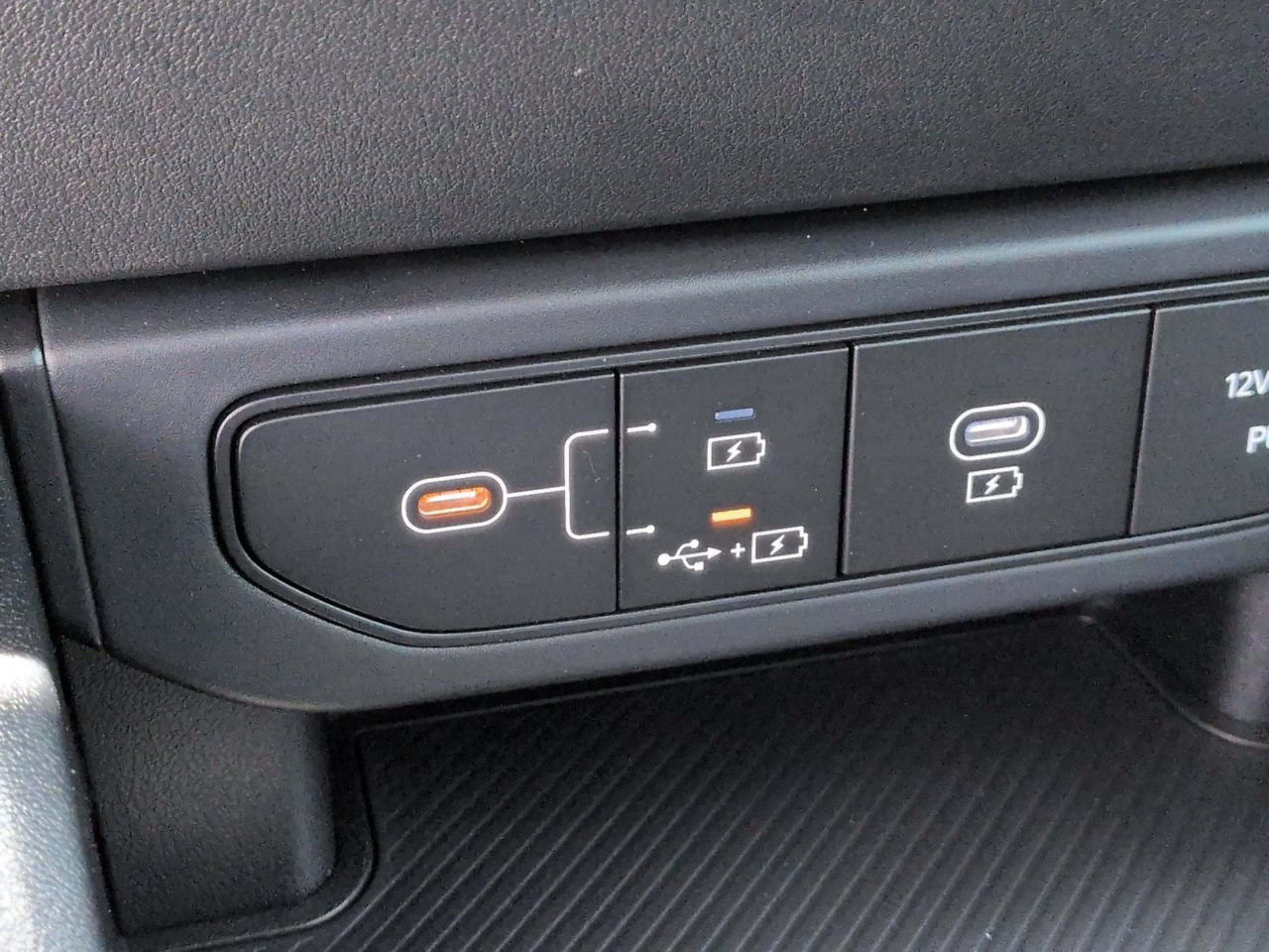 New 2026 Snow White Pearl Kia LXS image 19