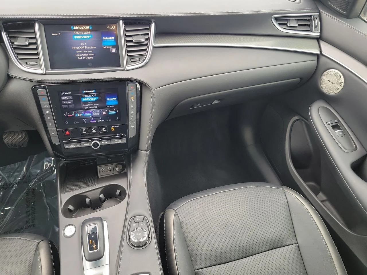 Used 2023 White INFINITI LUXE image 17