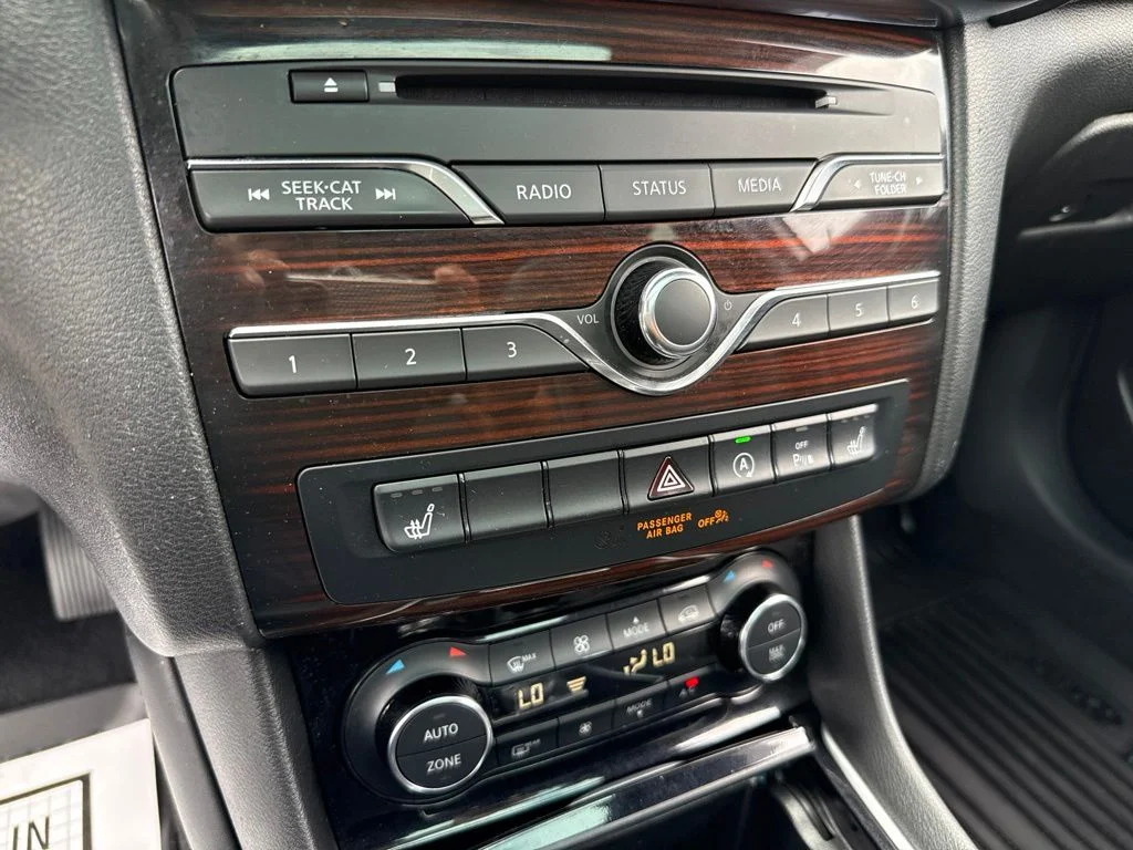 Used 2017 Graphite Shadow INFINITI Premium image 21