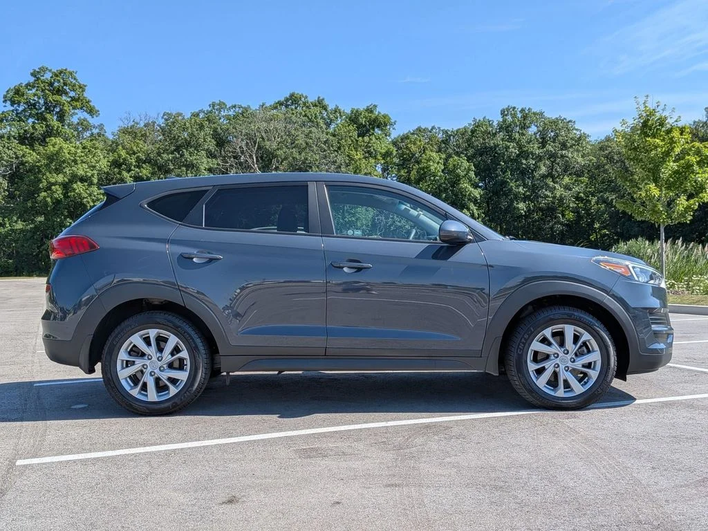 Used 2020 Blue Hyundai SE image 8