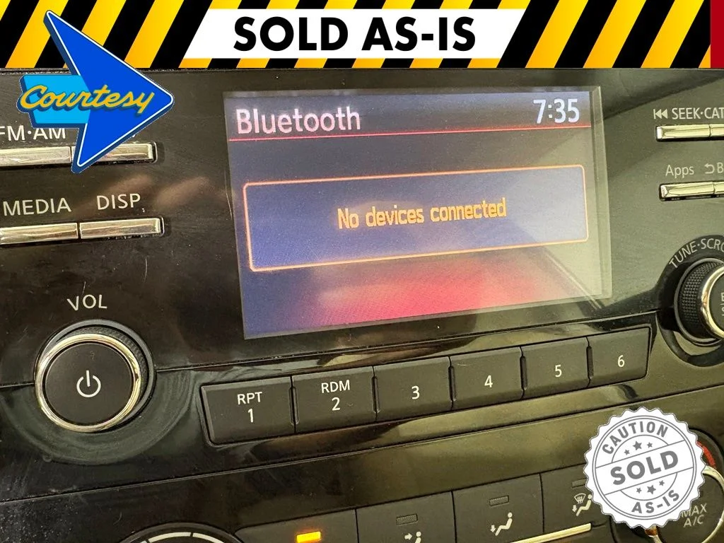 Used 2015 Red Nissan S image 28