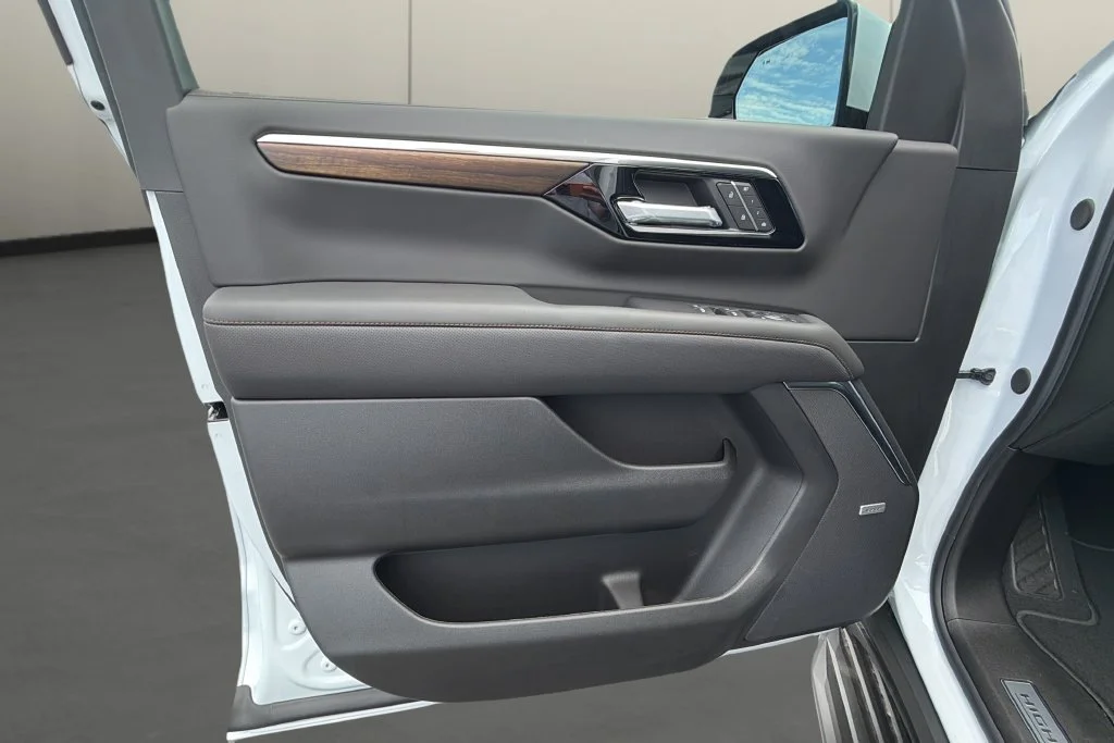 New 2026 Polar White Tricoat Chevrolet High Country image 14