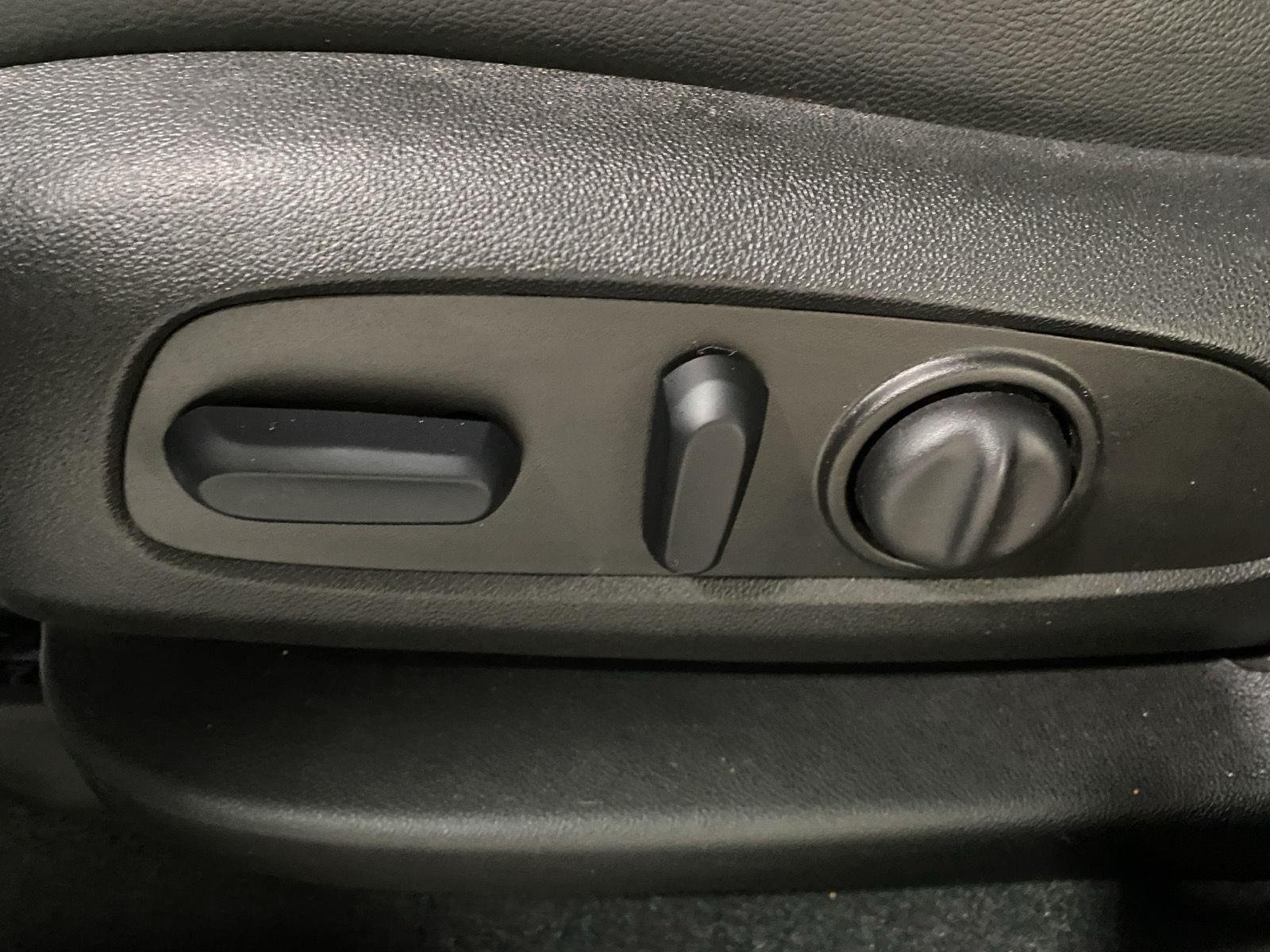 Used 2023 Sterling Metallic GMC AT4 image 19