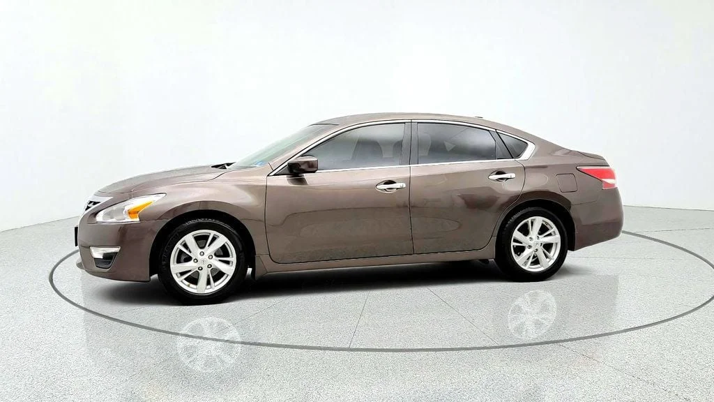 Used 2014 Java Metallic Nissan 4dr Sedan I4 2.5 SV image 8