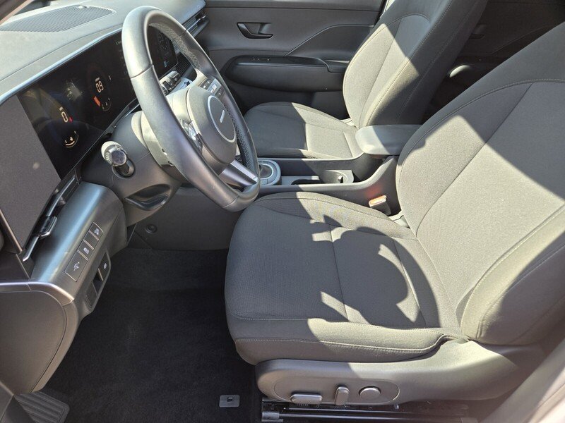 Used 2025 White HYUNDAI SEL FWD image 11