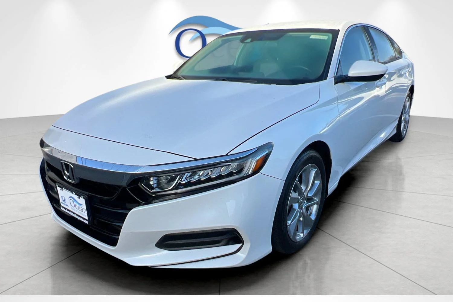 Used 2019 Platinum White Pearl Honda LX image 2