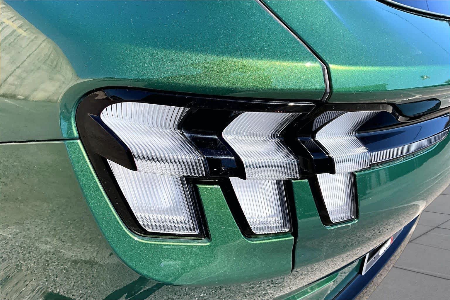 Used 2024 Eruption Green Ford Premium image 27