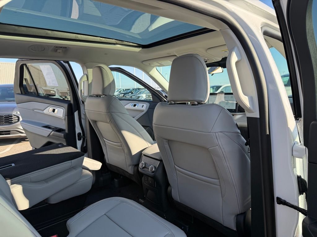 New 2026 Star White Metallic Tri-Coat Ford Active image 21