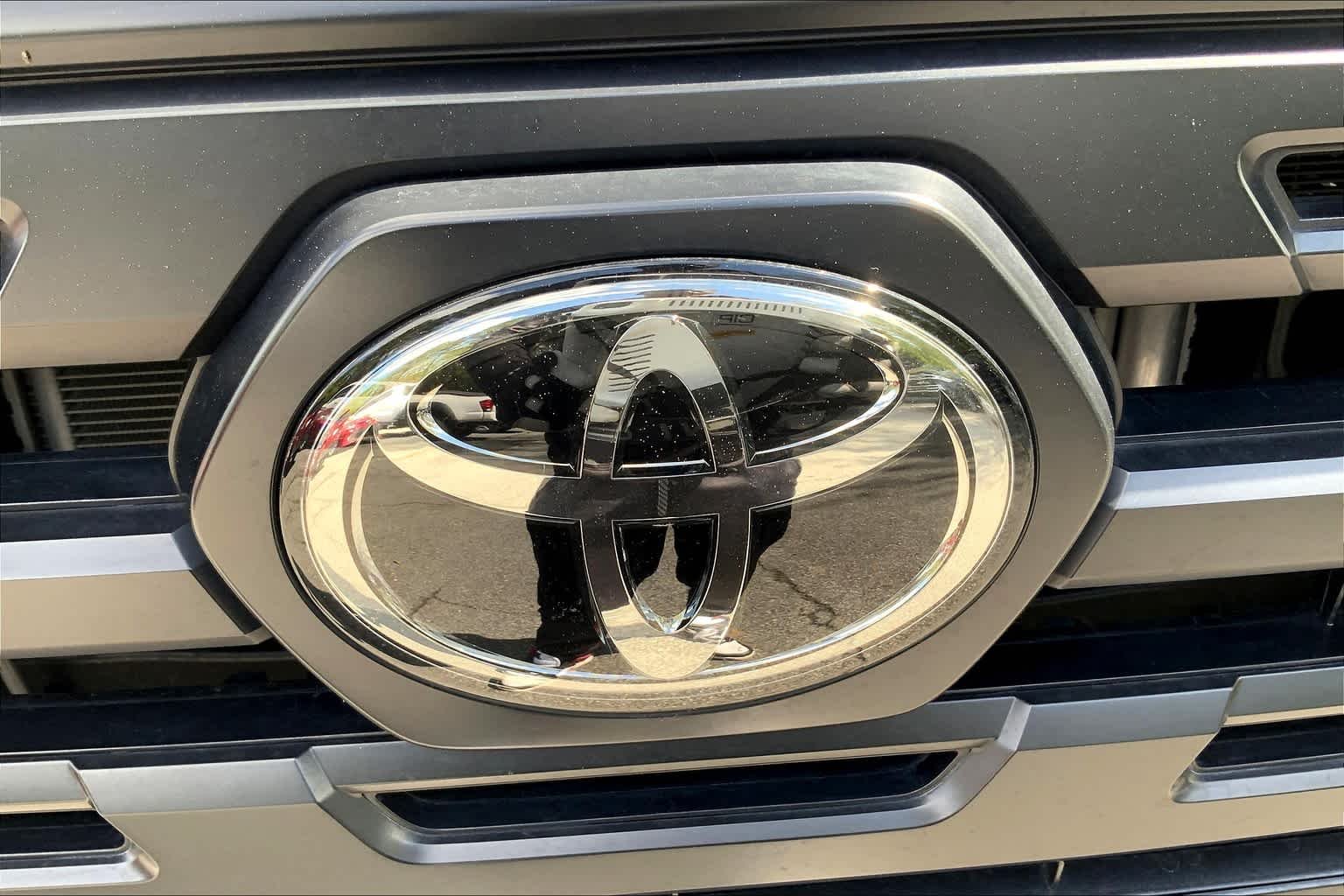 Used 2019 Magnetic Gray Metallic Toyota SR image 22