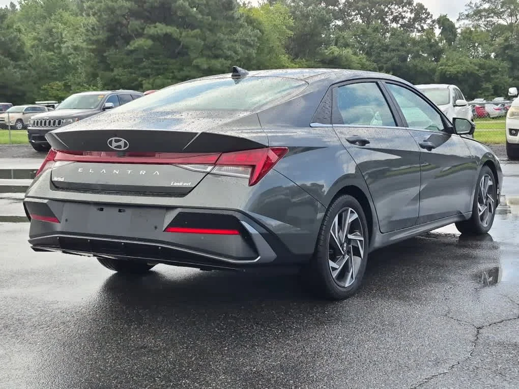 Certified Used 2024 Amazon Gray Hyundai Limited image 5