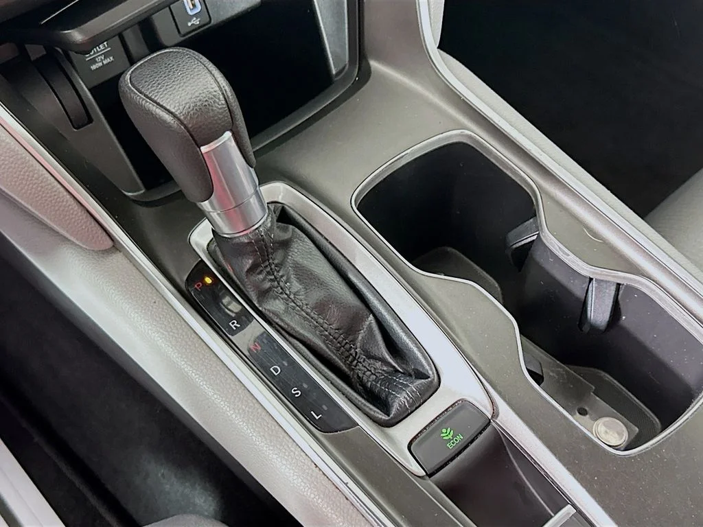 Used 2018 Lunar Silver Metallic Honda LX image 17
