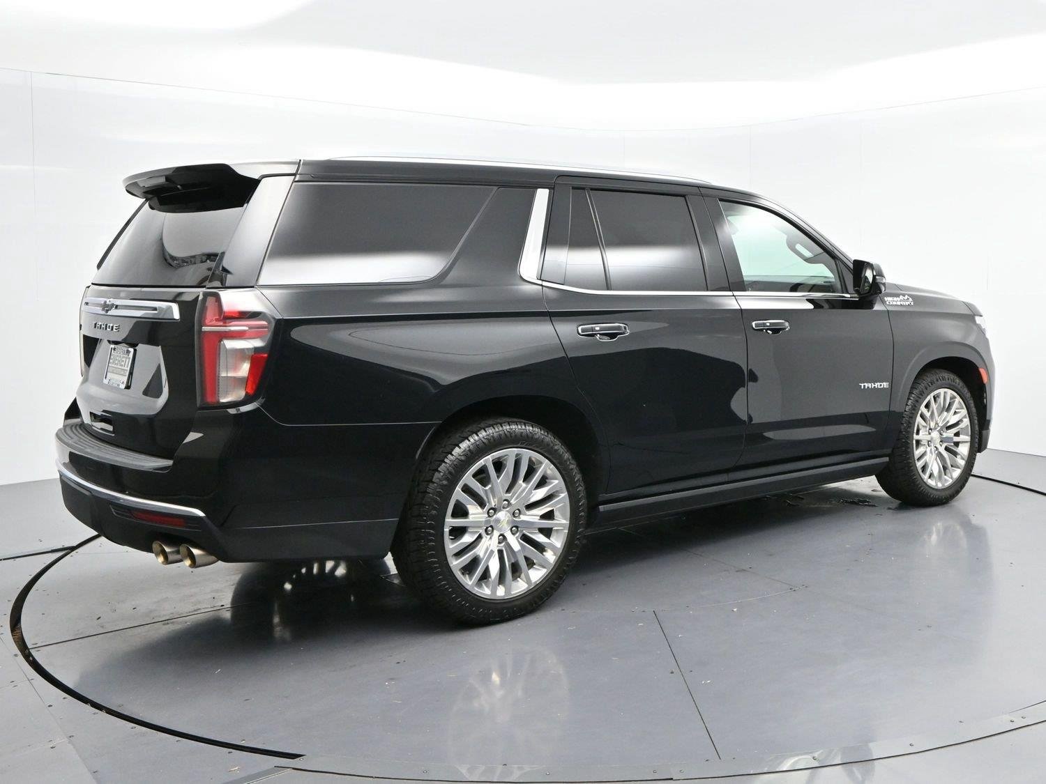 Used 2022 Black Chevrolet High Country image 7