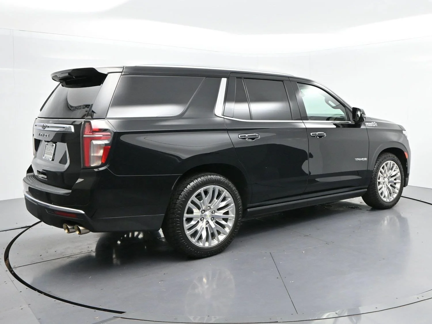 Used 2022 Black Chevrolet High Country image 7