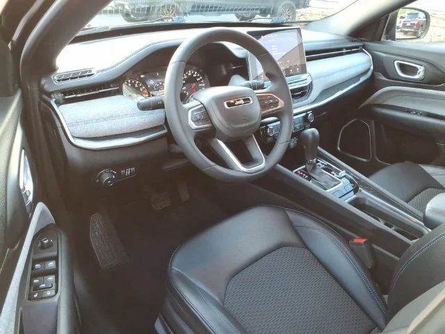 Used 2024 Black Jeep Latitude image 19