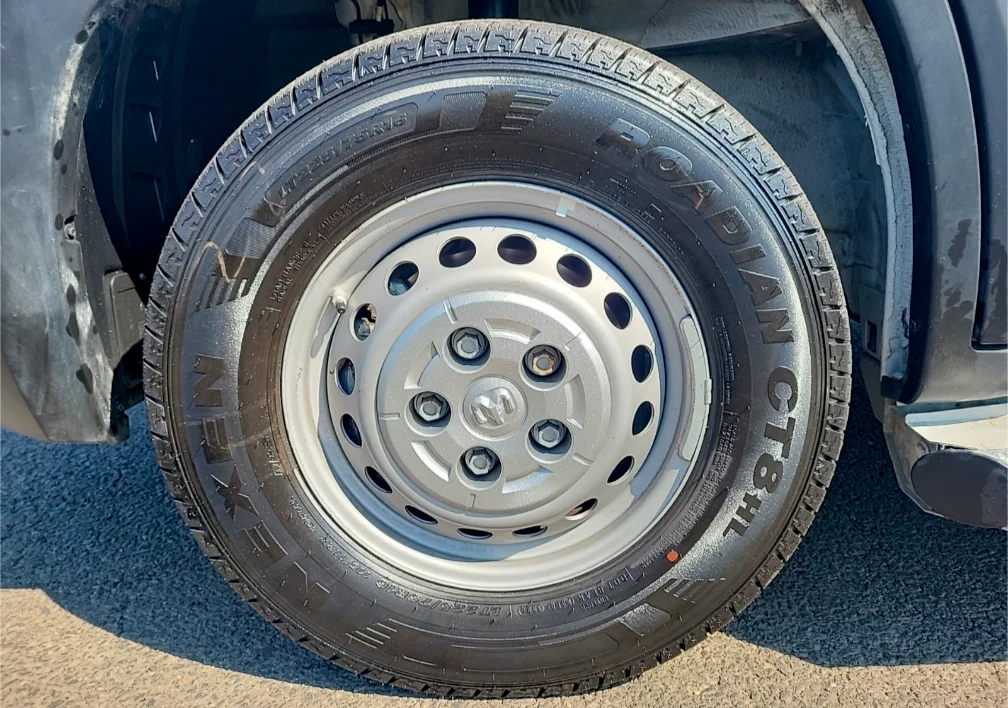 Used 2025 White Ram Base image 18