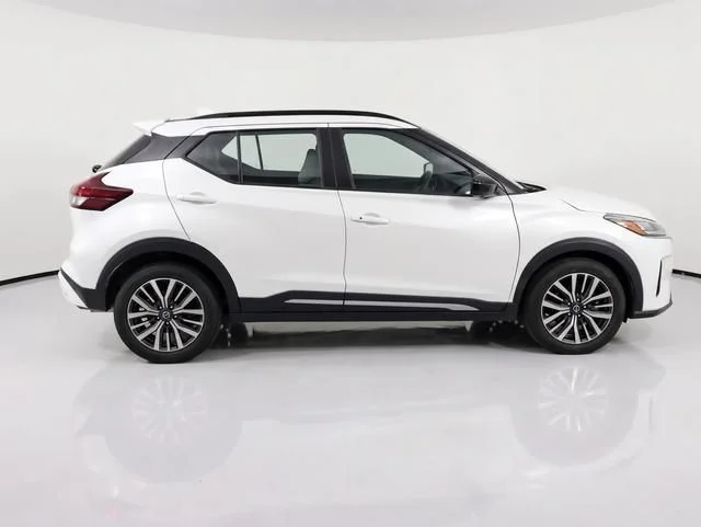 Used 2024 White Nissan SR image 12