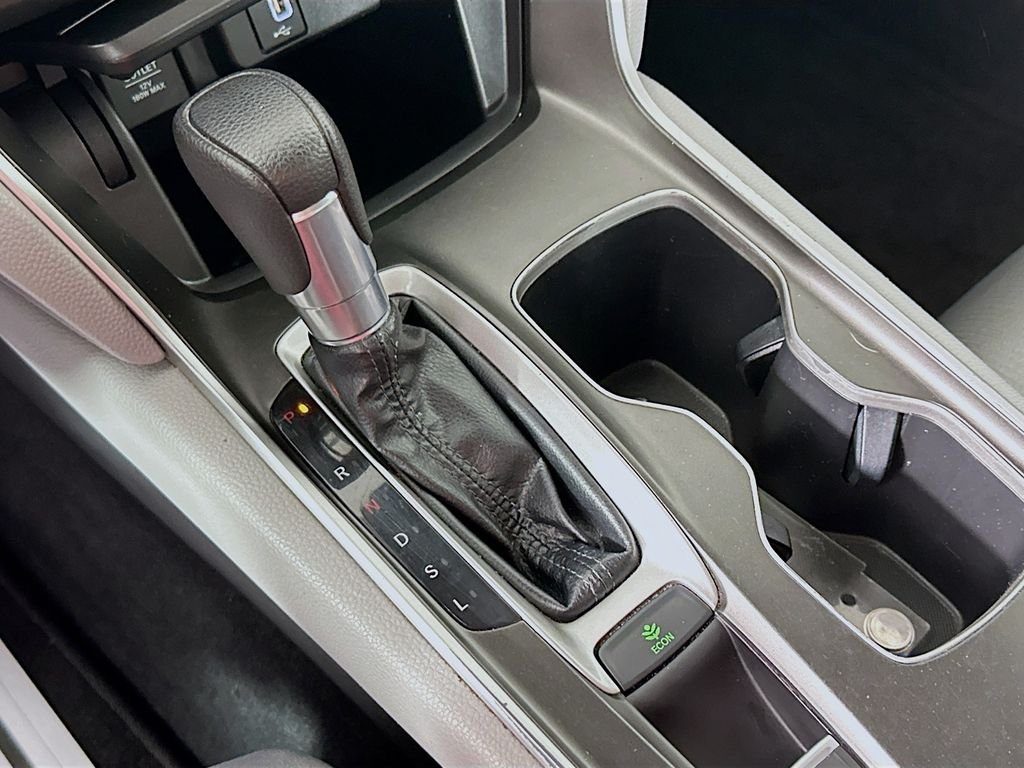 Used 2018 Lunar Silver Metallic Honda LX image 17