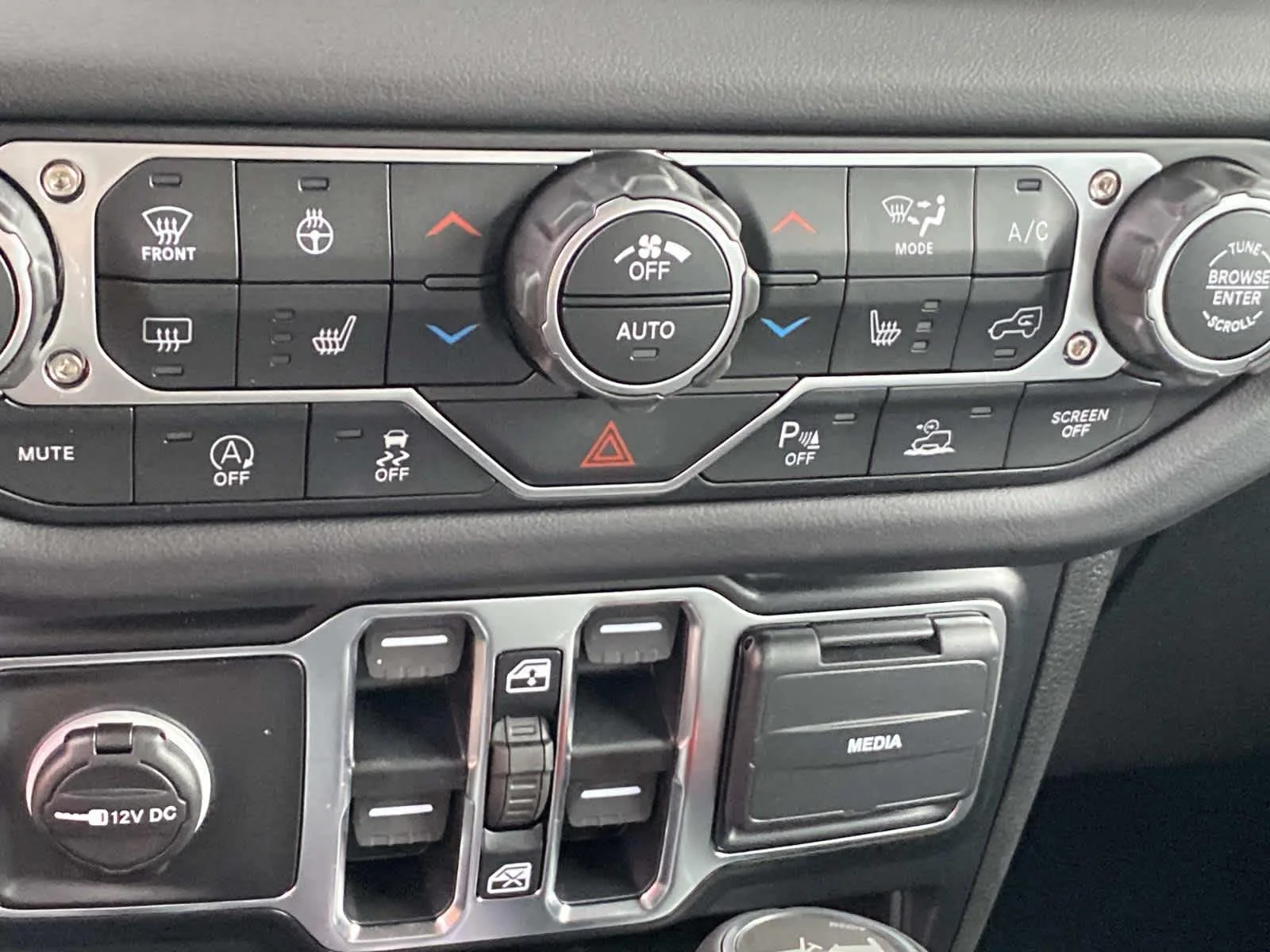New 2026 Reign Exterior Paint Jeep Sahara image 14