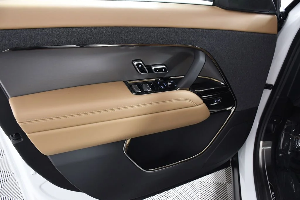New 2026 Fuji White Land Rover SE image 14