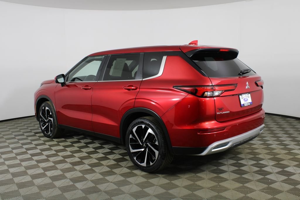 Used 2024 Red Mitsubishi SE image 4