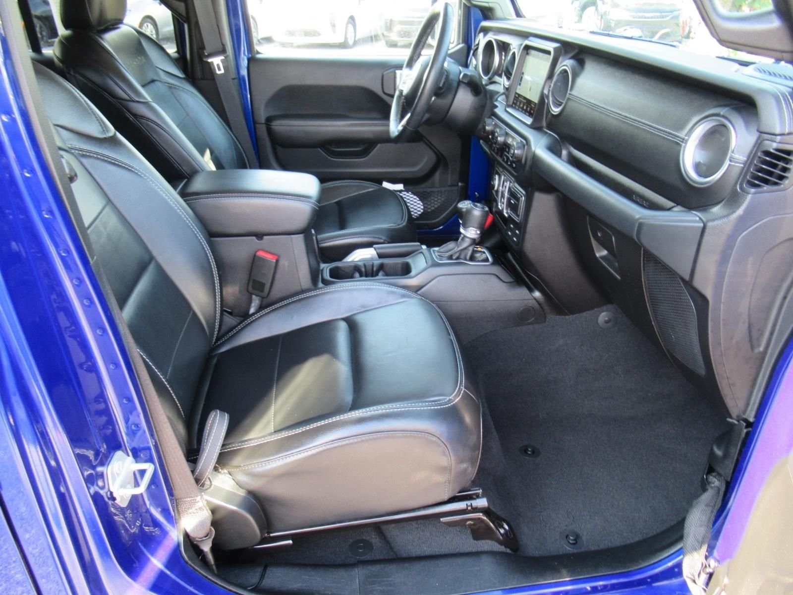 Used 2018 Blue Jeep Unlimited Sahara image 10