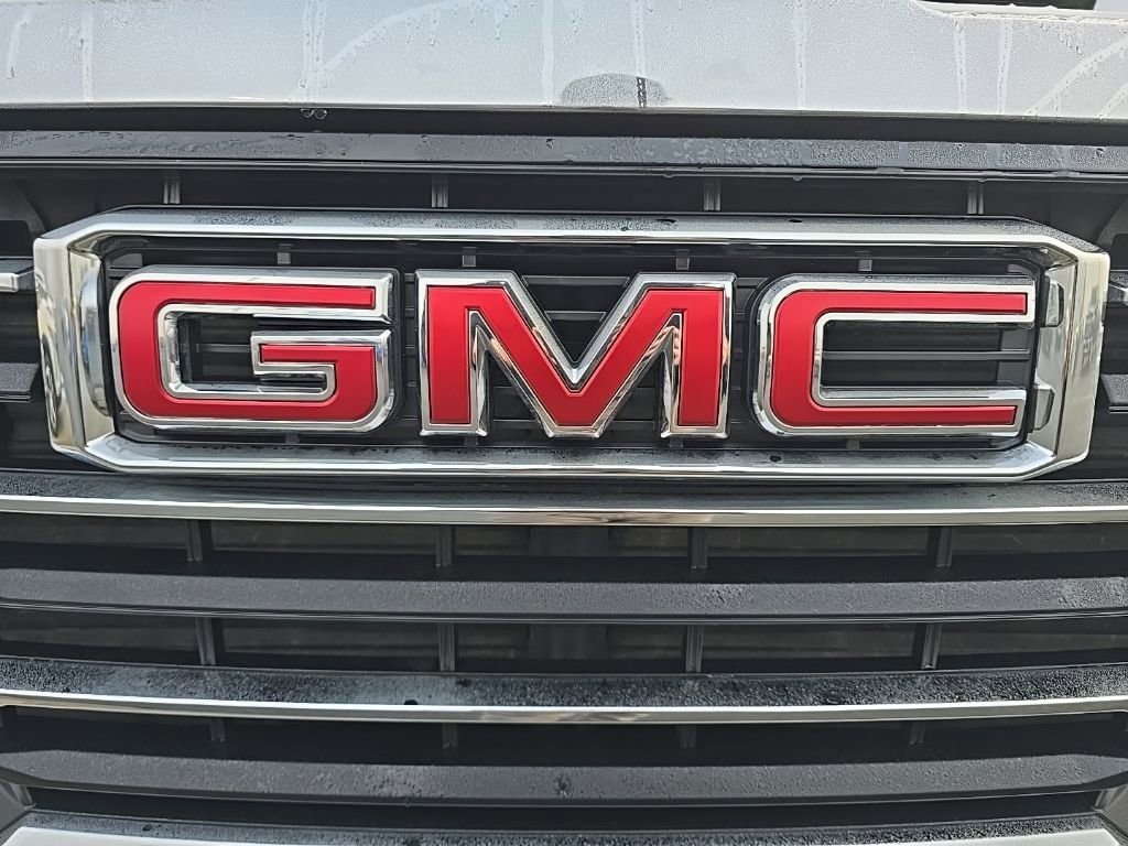 Used 2025 Summit White GMC SLT image 33