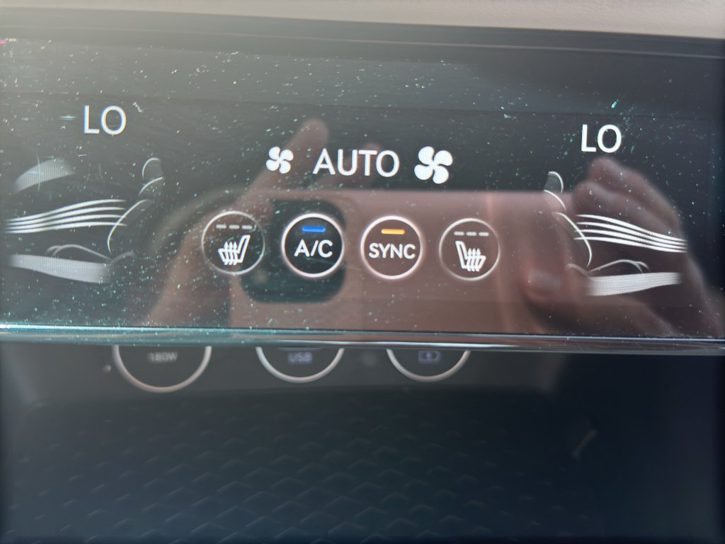 Used 2025  Genesis 2.5T image 25