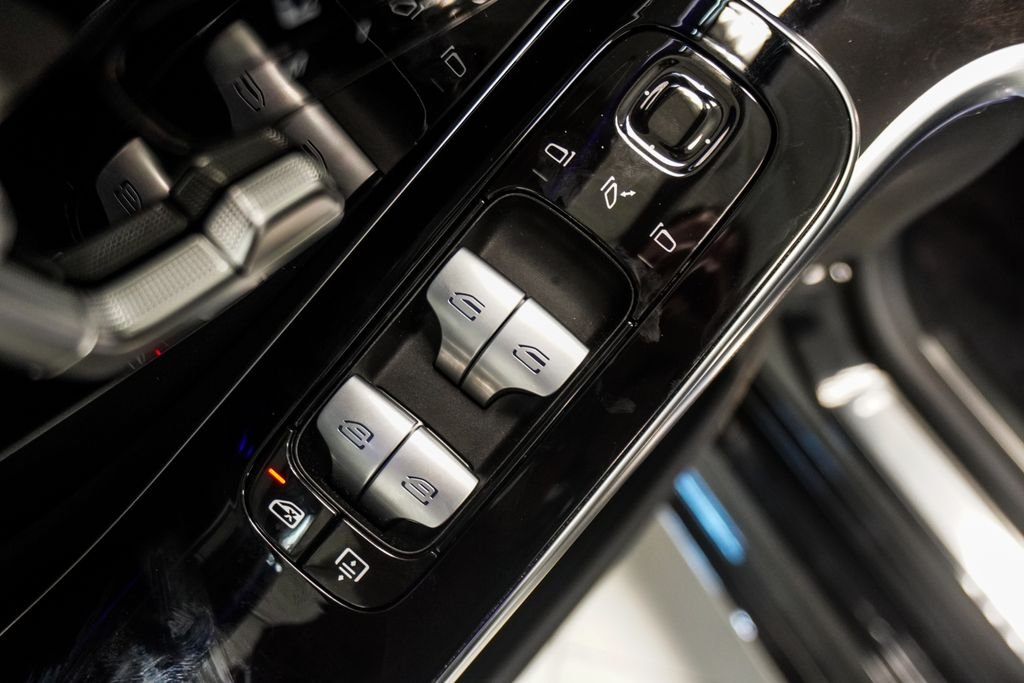 Used 2024 Black Mercedes-Benz S 580 image 23
