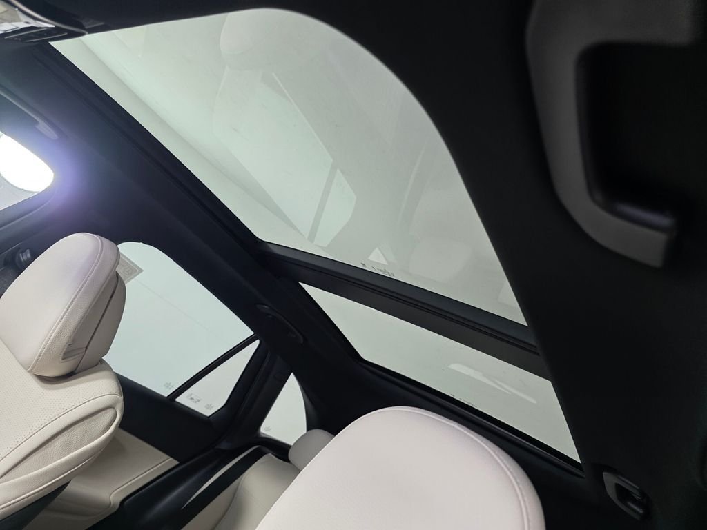 New 2027 Verde Silver Metallic Mercedes-Benz GLC 300 image 9