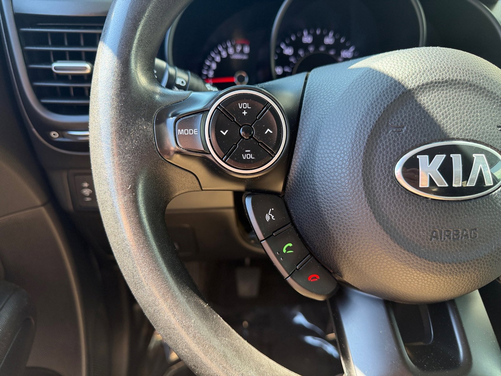 Used 2015 Titanium Gray Kia Base image 11